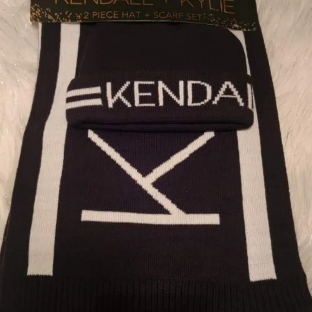 Kendall & Kylie Scarf & Hat Set - Picture 2 of 4